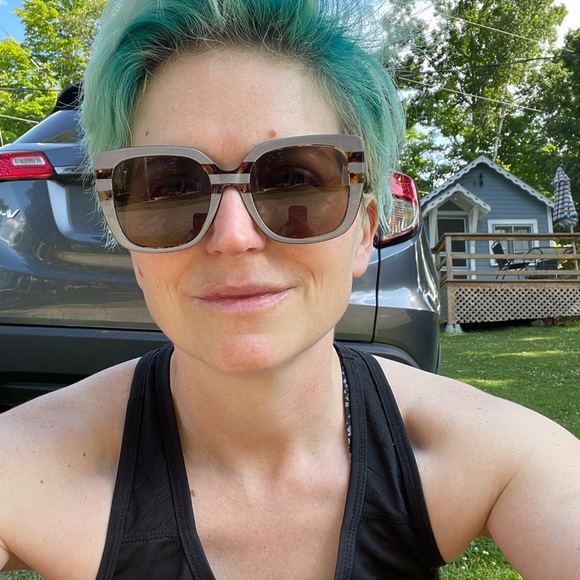 Meet your Posher, Thea - Picture 2 of 2